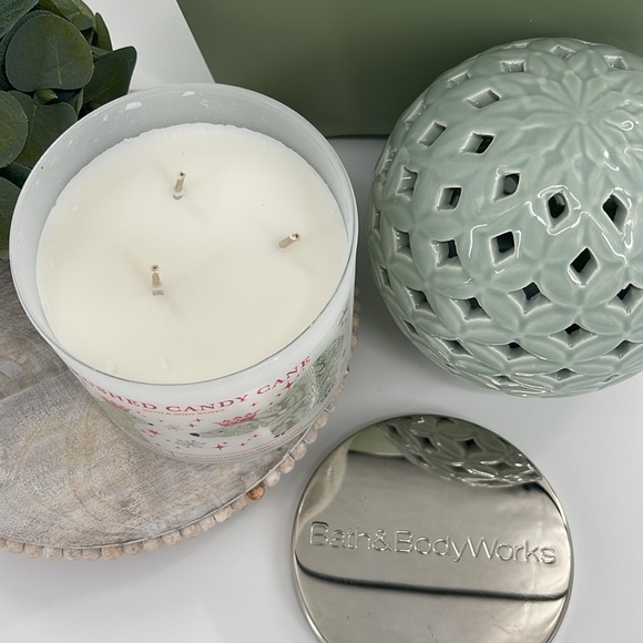Crushed Candy Cane - Bath & Body Works - 3 Wick - Picture 2 of 3